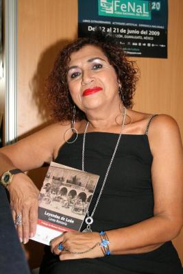 Feria Nacional del Libro; Linda Rentería presentó su libro “Leyendas de León”
