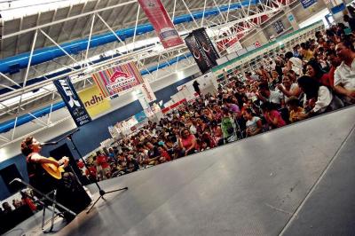 XXIV Feria Nacional del Libro de León; “Maruca canta y juega con los niños”