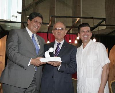 Reconocimiento a Rodrigo Moreno Rodríguez durante la FeNal 2010 