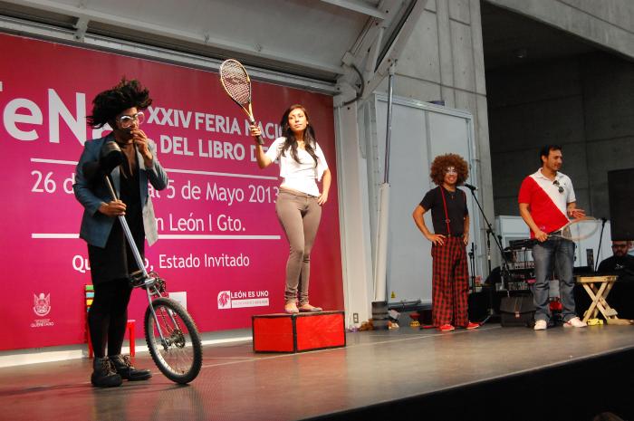 XXIV Ferian Nacional del Libro de León; El performance “Circo sin rumbo” 