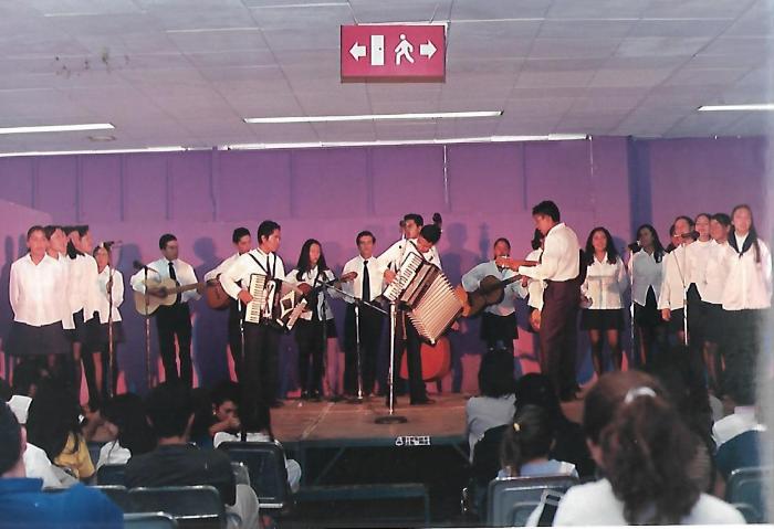  IX Feria Nacional del Libro Infantil y Juvenil de León y IV Expo Libro Universitario; Rondalla de la Escuela Preparatoria de León