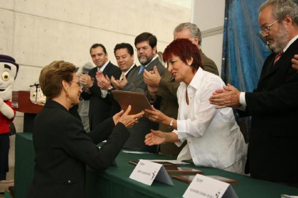 XVII Feria Nacional del Libro. Reconocimiento a la Sra. Lourdes Arena de Orozco