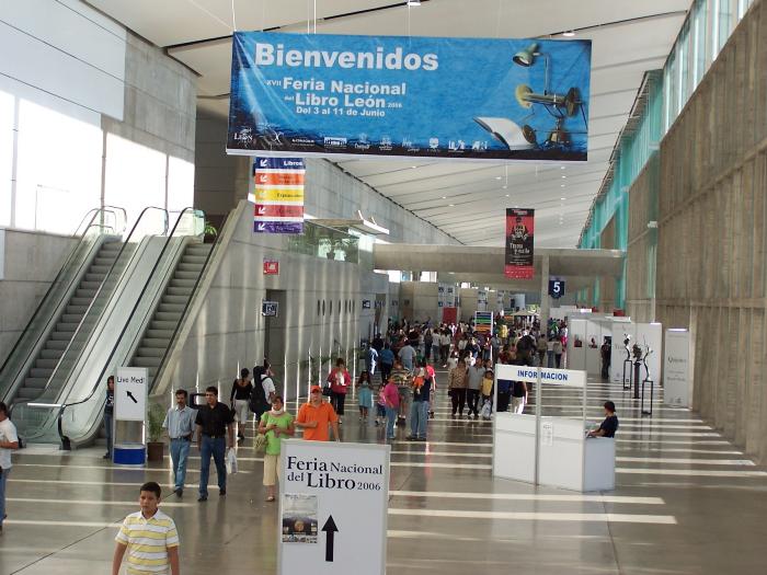 XVII Feria Nacional del Libro. Vestíbulo de Poliforum León