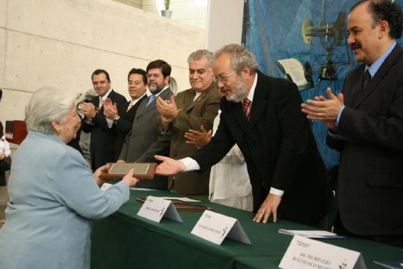 XVII Feria Nacional del Libro. Reconocimiento a la maestra Coco Flores Montúfar