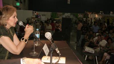 Feria Nacional del Libro; la escritora Guadalupe Loaeza ofreció una charla 
