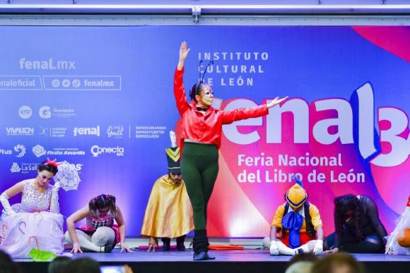 Fenal 34 - Feria Nacional del Libro de León; Presentación “Bailando y cantando música de Cri – Cri”.