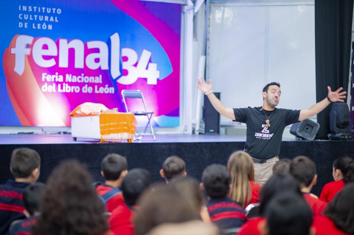 Fenal 34 - Feria Nacional del Libro de León; ZIENCuentos presentó “Cuentos para jugar”
