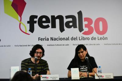 Fenal 30 – Feria Nacional del Libro de León; Amaranta Caballero y Juan Romero Vinieza presentó su libro Ojo Avizor