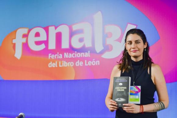 Fenal 34- Feria Nacional del Libro de León; Ximena Santaolalla presentó su libro. 