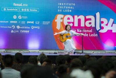 Fenal 34 - Feria Nacional del Libro de León; Maruca Hernández presentó “Quien canta sus penas espanta”.